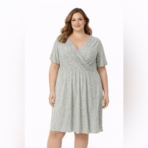 UVN Floral Print Wrap Dress Women’s Size XL NWT